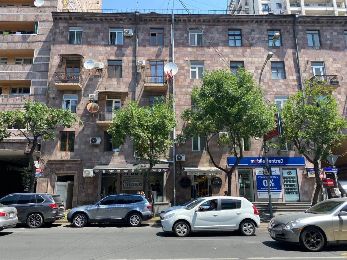 Amiryan Street 1 Bedroom Deluxe Apartment With Balcony Am104 耶烈万 外观 照片