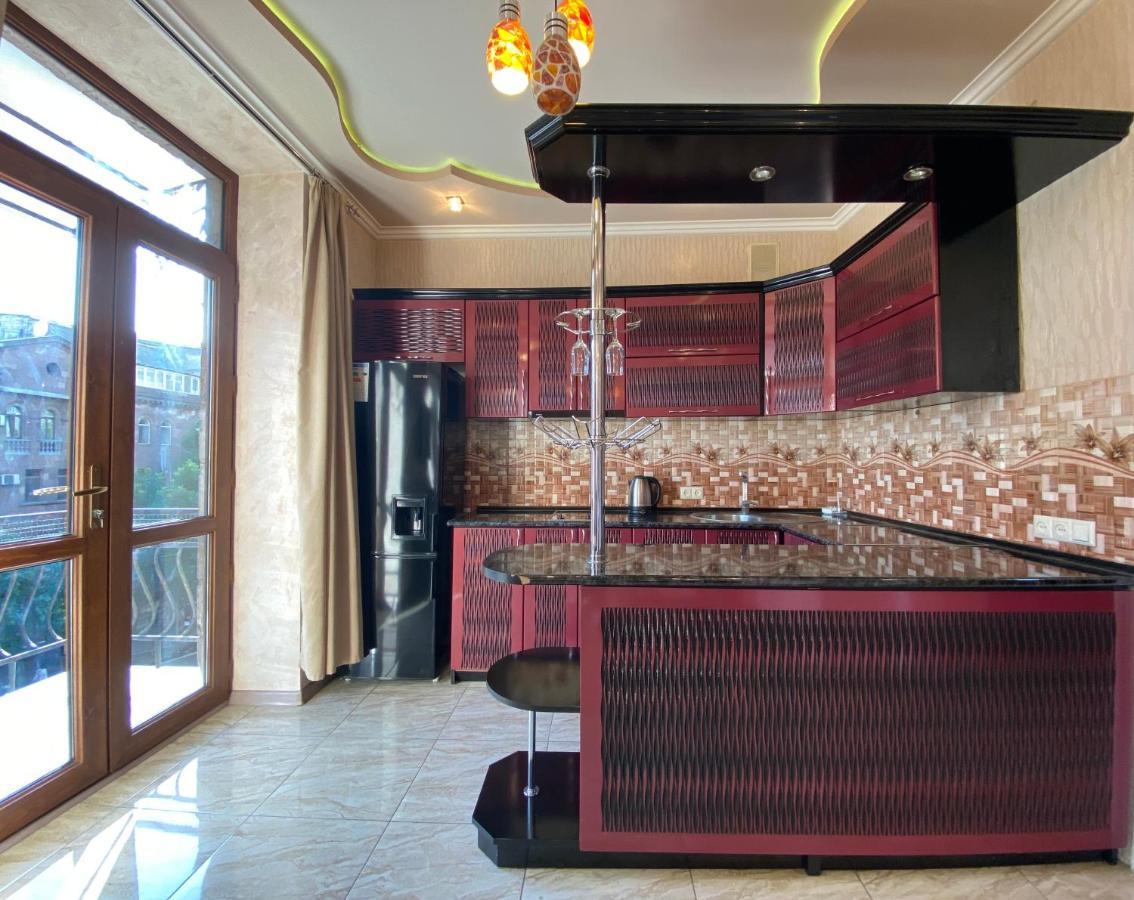 Amiryan Street 1 Bedroom Deluxe Apartment With Balcony Am104 耶烈万 外观 照片