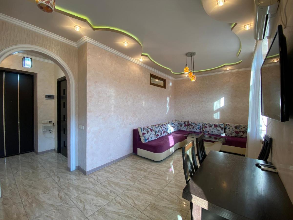 Amiryan Street 1 Bedroom Deluxe Apartment With Balcony Am104 耶烈万 外观 照片