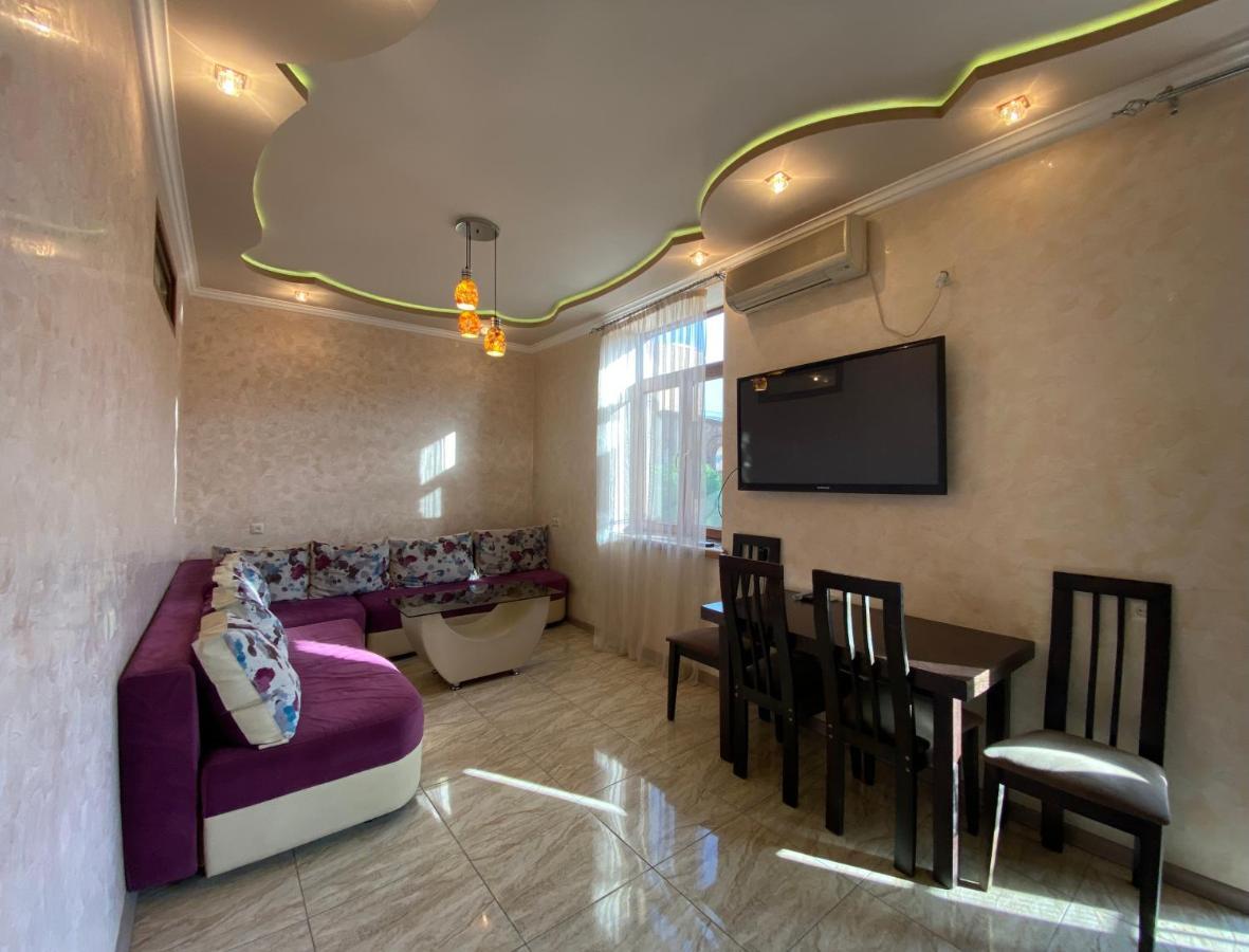 Amiryan Street 1 Bedroom Deluxe Apartment With Balcony Am104 耶烈万 外观 照片