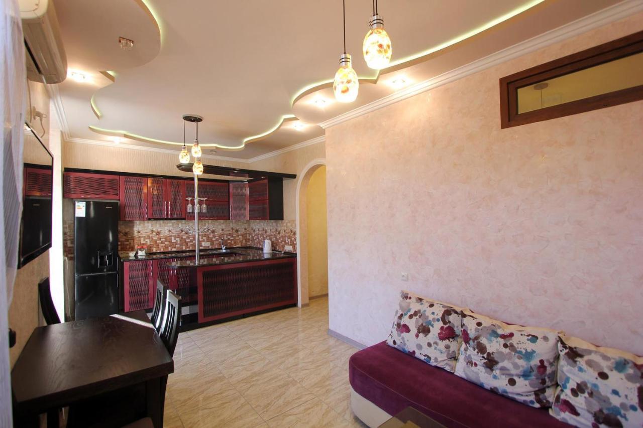 Amiryan Street 1 Bedroom Deluxe Apartment With Balcony Am104 耶烈万 外观 照片