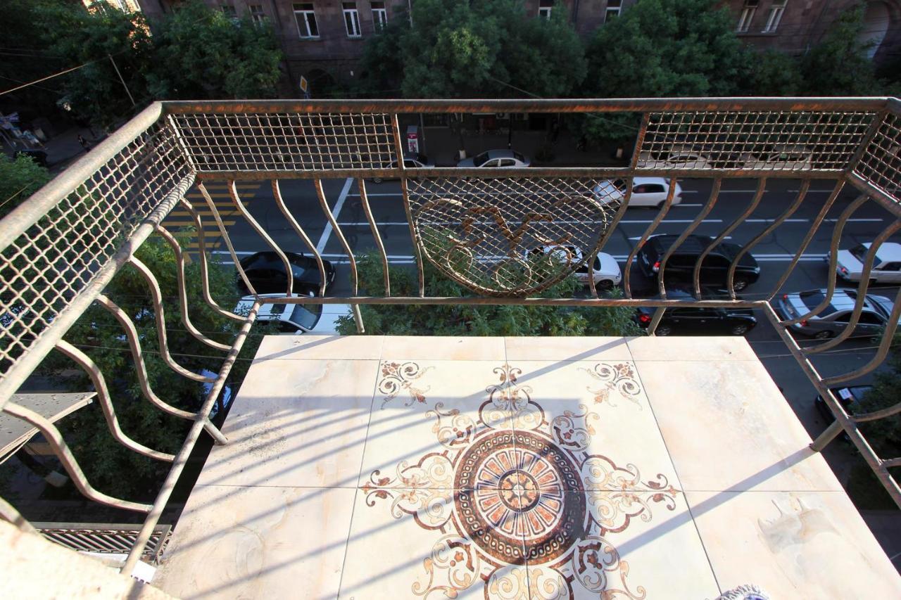 Amiryan Street 1 Bedroom Deluxe Apartment With Balcony Am104 耶烈万 外观 照片
