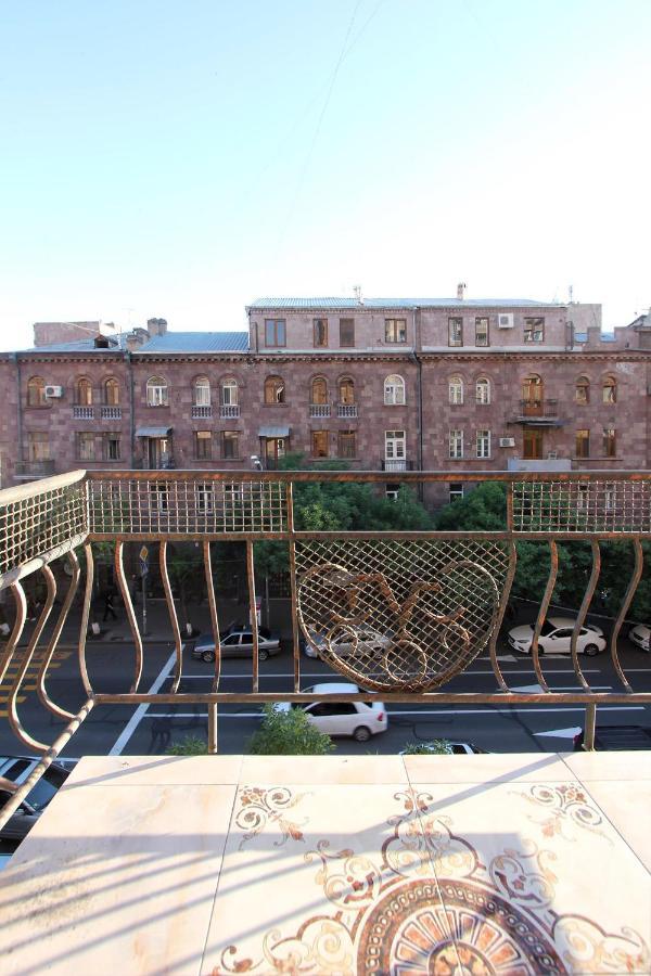 Amiryan Street 1 Bedroom Deluxe Apartment With Balcony Am104 耶烈万 外观 照片