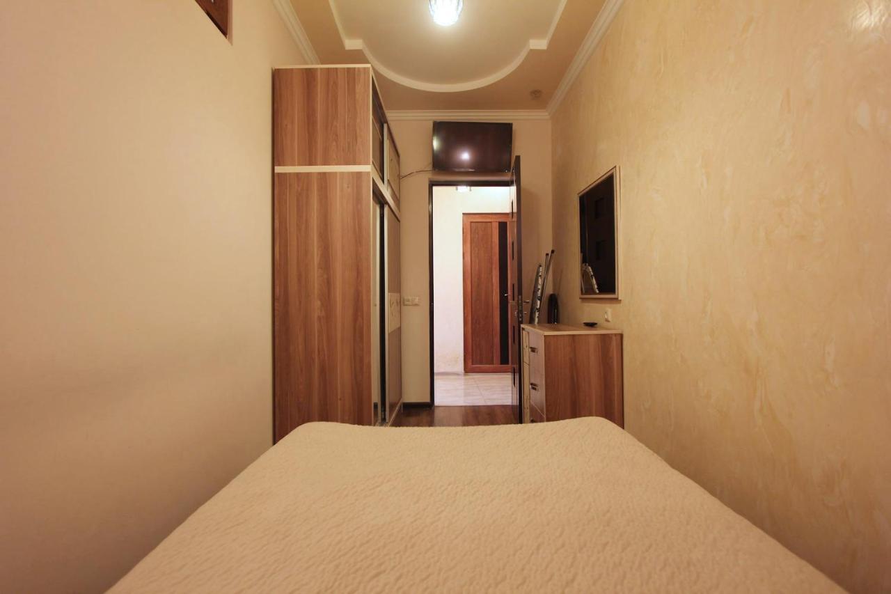 Amiryan Street 1 Bedroom Deluxe Apartment With Balcony Am104 耶烈万 外观 照片