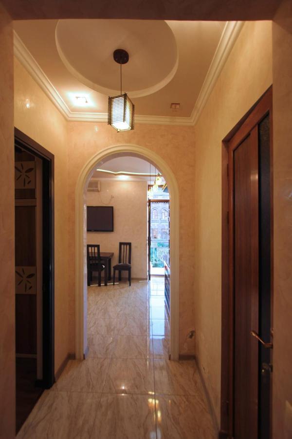 Amiryan Street 1 Bedroom Deluxe Apartment With Balcony Am104 耶烈万 外观 照片